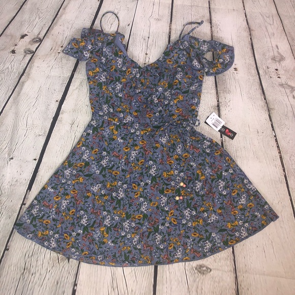 Floral Print Cold Shoulders Ruffles Wrap Dress - Picture 3 of 9